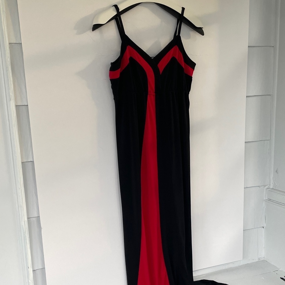 Elegant Black and Red Sleeveless Maxi Dress Medium With Red Shrug - Picture 8 of 16